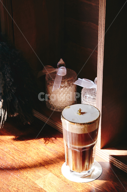 coffeecup,커피컵,cup,컵,beverage,마실것,아인슈페너,비엔나커피,아이스커피,크림커피,감성사진,골든아인슈페너,금가루,금가루커피,커피,coffee,커피,카페,coffee,cafe