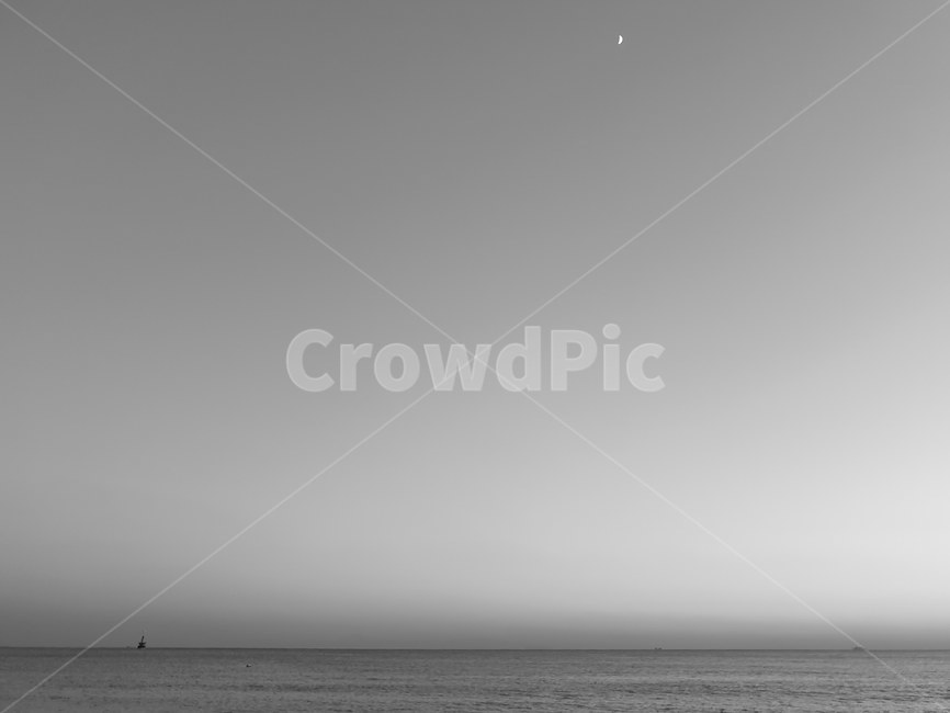 해운대,부산,바다,흑백사진,달,초승달,자연,자연,풍경,nature,landscape,흑백,모노톤,monochrome,black and white