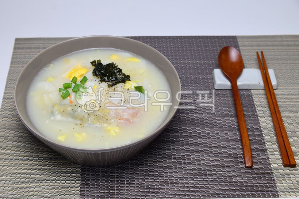 egg,chopsticks,bowl,holiday,Lunar New Year food,Rice cake and dumpling soup,tteokguk,new year,dumpling,Rice cake,holiday food,dumpling soup,Korean,food,meal,spoon and chopsticks,traditional,Tteokguk rice cake,rice cake,Spoon,wooden spoon