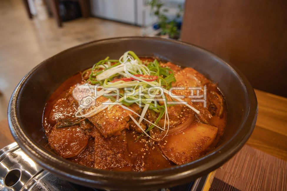 food,음식,갈지조림,한국음식,전통음식,대파,소스,요리,무,접시,meal