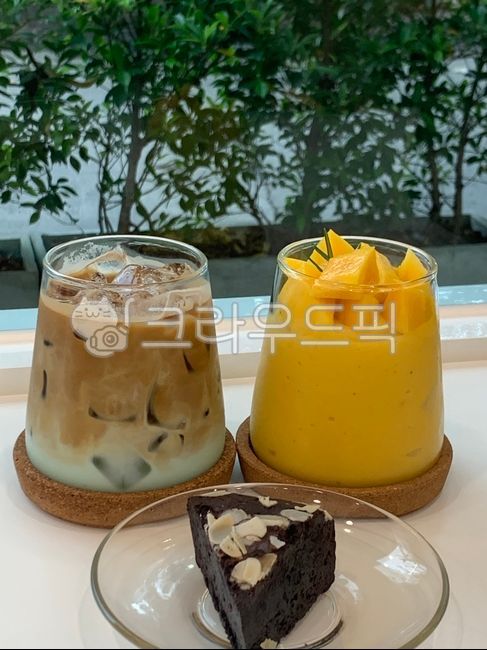 민초,민트초코,민트초코라떼,망고,망고스무디,브라우니,카페,음료,커피