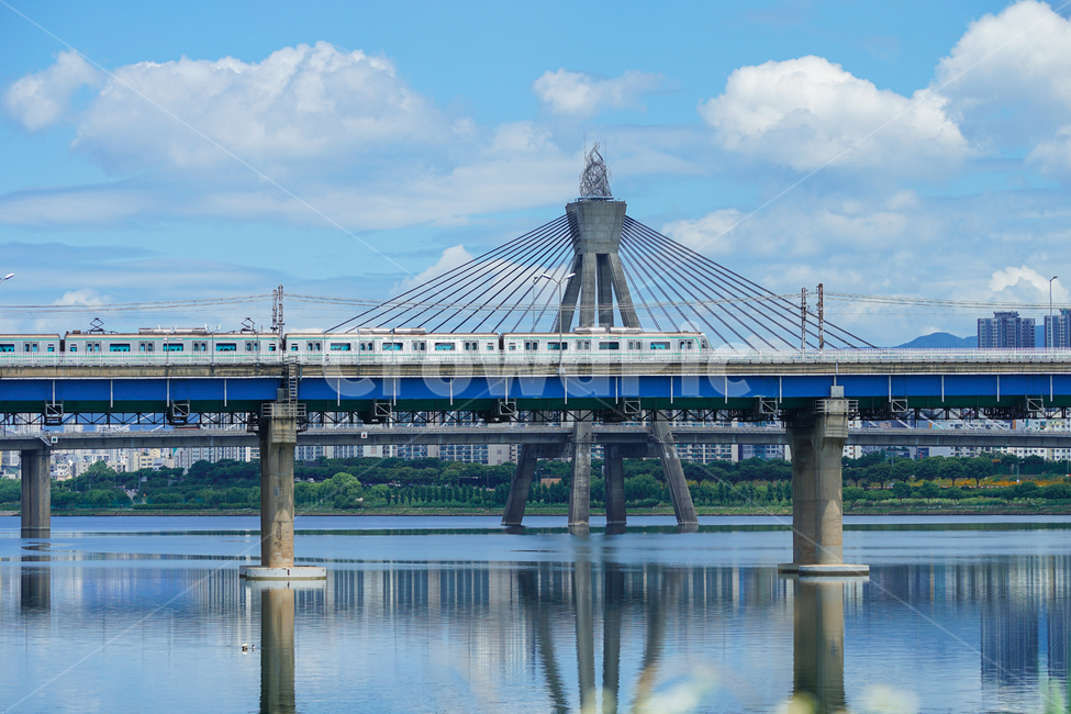 올림픽대교,잠실철교,한강,다리,bridge,반영,구름,cloud,bluesky,blue,지하철,subway,train