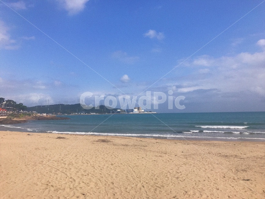 바다,파도,배경,하늘,푸른바다,맑은하늘,감성,자연,풍경,nature,landscape,해변,바다,beach,sea,outdoors,옥외,land,땅,shoreline,해안선,water,물,ocean,대양,coast,연안