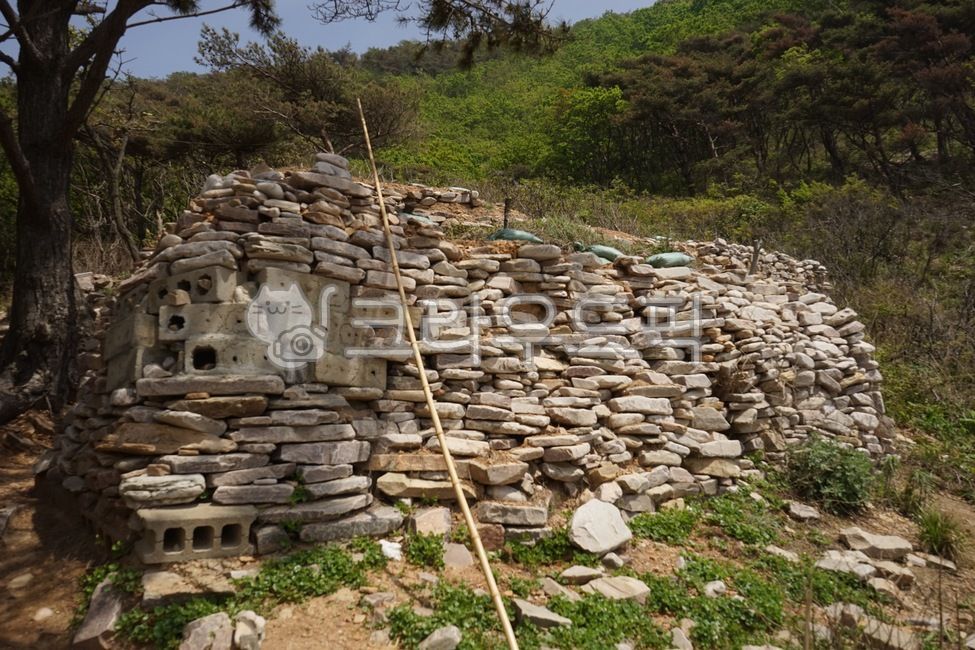 돌참호,군사용참호,초소,돌무더기,wall