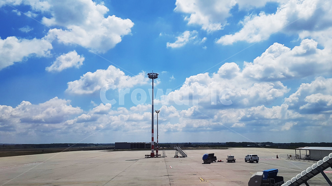 공항,관제탑,구름,맑음,중심