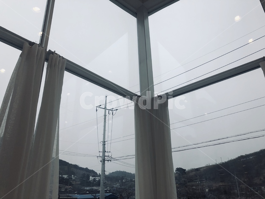 카페,통유리,유리창,먹구름,가창카페