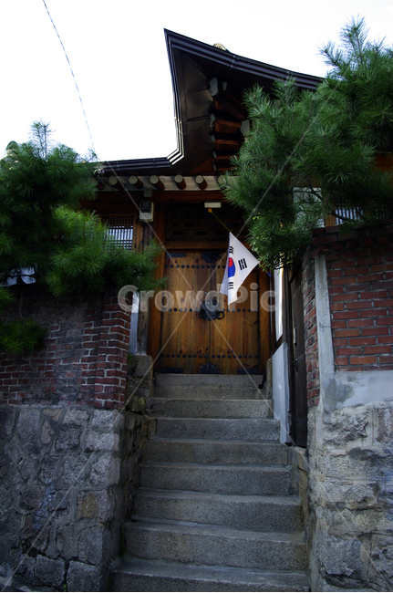한옥,대문,전통가옥,한국,기와지붕,한국전통,한국문화,korean traditional,korean culture,건축물,건물외관,exterior,building,structure,architecture,construction