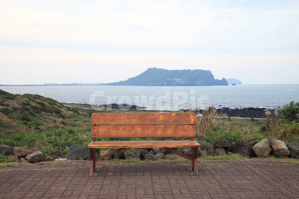 바다,풍경,자연,해변,벤치,의자,힐링,휴식,휴가,제주,제주도,성산일출봉,일출봉,성산,공원,해안,바닥,공간,하늘,배경,백그라운드,한국,자연,풍경,nature,landscape,한국자연풍경,한국자연경관,korea nature landscape,제주도,jeju,jeju island,bench,furniture,가구,park bench,공원 벤치