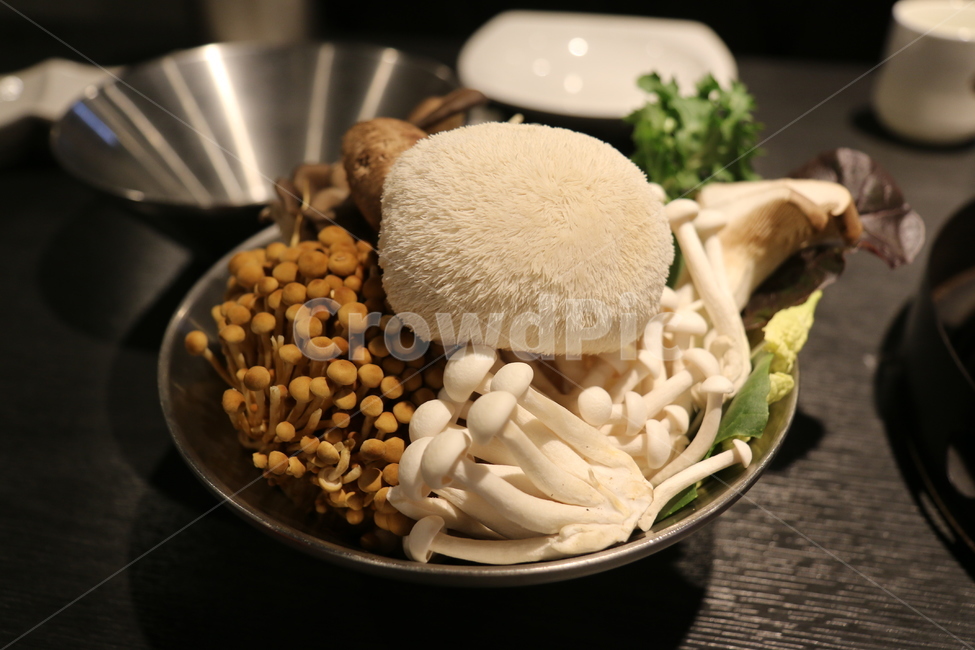 요리,샤브샤브,고기,전골,재료,테이블,식당,외식,저녁,메뉴,버섯,mushroom
