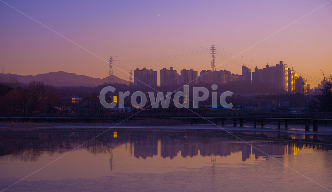 호수,저수지,철길,반영,투영,풍경,감성,겨울,계절,도시,풍경,city,landscape