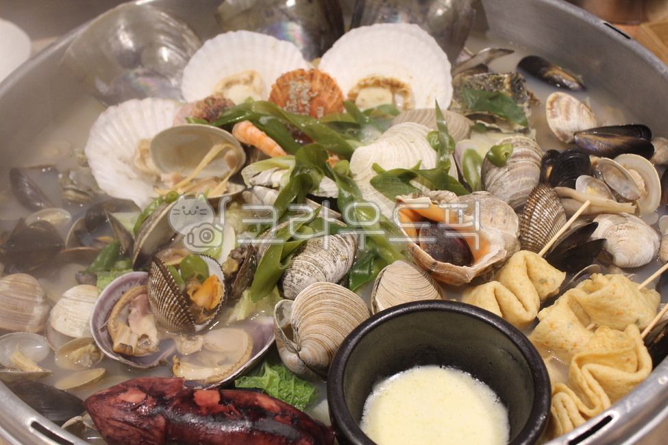 seafood,Steamed dish,Fish cake,clam soup,mussel,vegetable,food,cheese,korea,scallop,Korean food,clam,cooking,Steamed clams,Soup dish,koreanfood