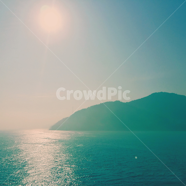 바다,sea,산,mountain,sun,자연,풍경,nature,landscape,outdoors,옥외,land,땅,ocean,대양,water,물,light,빛,flare,플레어