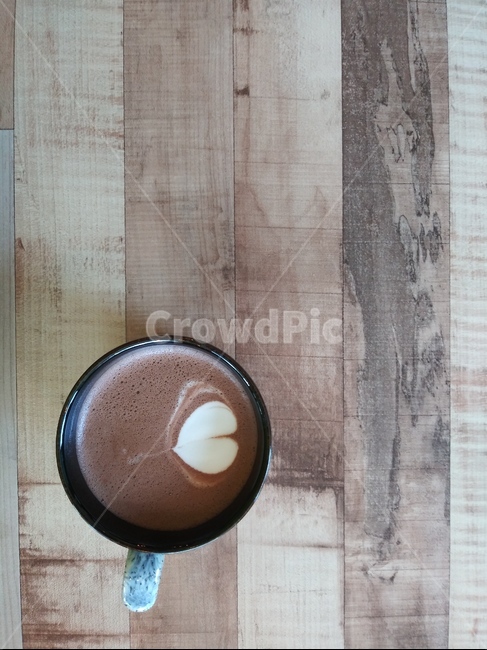커피,배경화면,나무테이블,검정,갈색,차,black,coffee,tea,table,식품,디저트,dessert,food,하트,heart