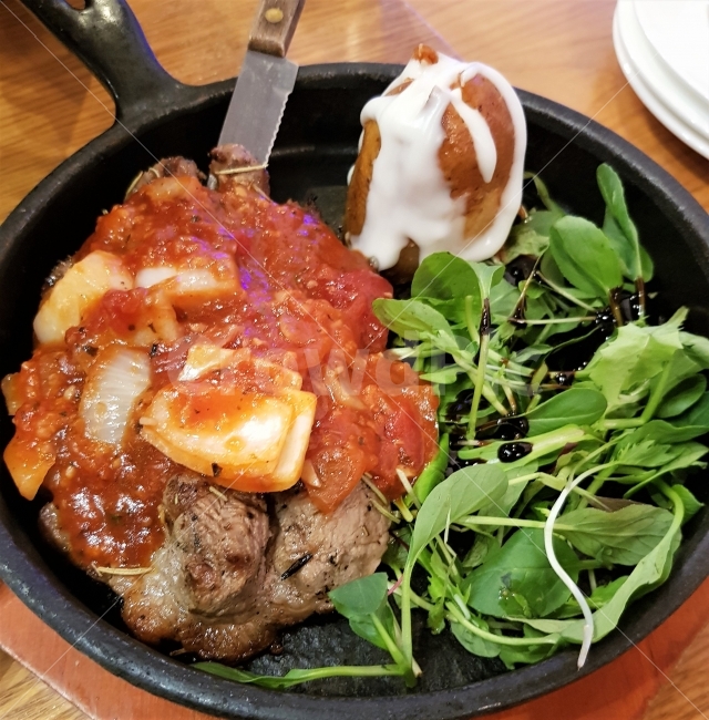 steak,Italian food,tomato sauce,meat,eat,beef,italyfood,delicious,food,western food