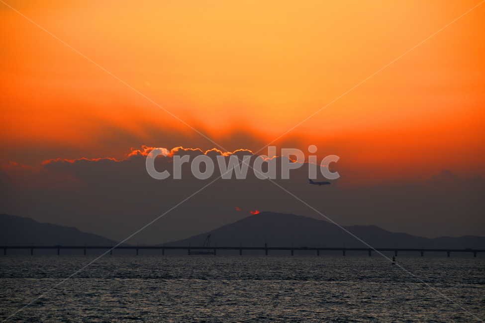 하늘,구름,바다,노을,석양,풍경,자연,풍경,nature,landscape,outdoors,옥외,dusk,황혼,dawn,새벽,red sky,붉은 하늘,sky,sunset,일몰