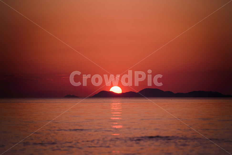 바다,노을,sunset,일몰,태양,반영,해,빼꼼,석양,풍경,일직선,해양,자연,풍경,nature,landscape,outdoors,옥외,sky,하늘,dusk,황혼,dawn,새벽,red sky,붉은 하늘