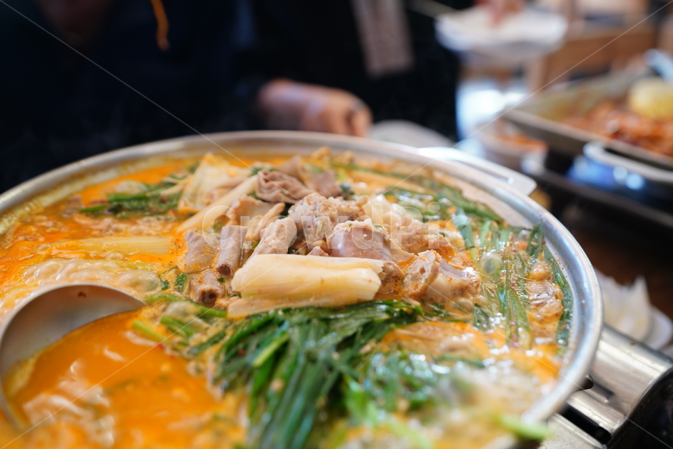 전골,국물,국물요리,요리,순대,순대국,한식,냄비,술안주,식사,먹방,육류,고기,부추,음식,식재료,요리,food,cook,meal,dishes,food reserves,한식,한국음식,한국요리,korean food,korean dishes,korean meal,korean cook