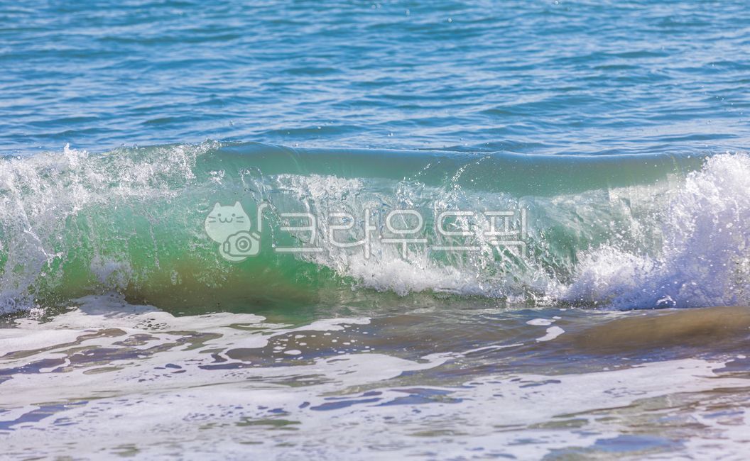 tide,rough,emerald color,foam,sea,wave,Beach,white,bubble,sandy beach,seawaves,weather,sunny,nature,sandybeach,water,outdoor,White,ocean,beach,emerald