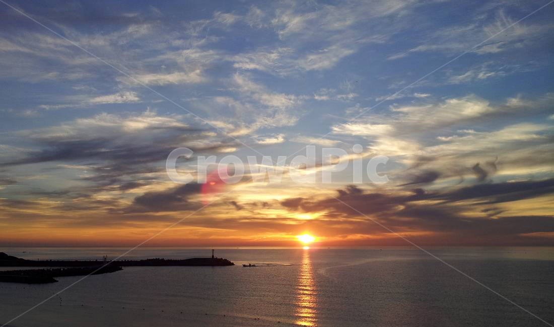 등대,바다,여명,일출,양양,새벽바다,운해,lighthouse,sea,명상,아침바다,구름,파란하늘,항구,해돋이,해맞이,파도,wave,cloud,고요,silence,sky,하늘,자연,nature,풍경,인구항,죽도,인구해수욕장,인구해변,해변,해수욕장,자연,풍경,nature,landscape,outdoors,옥외
