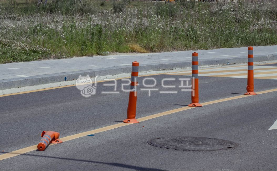 road,도로,훼손,파손,outdoors,옥외