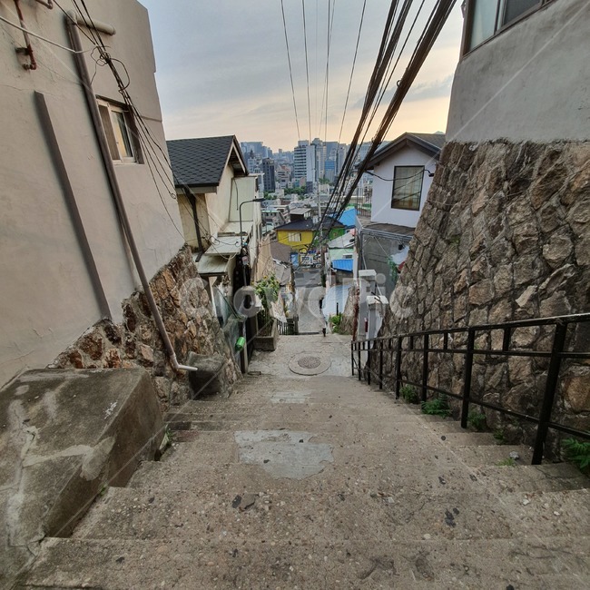 도시,배경,분위기,계단,하늘,노을,구름,골목길,alley