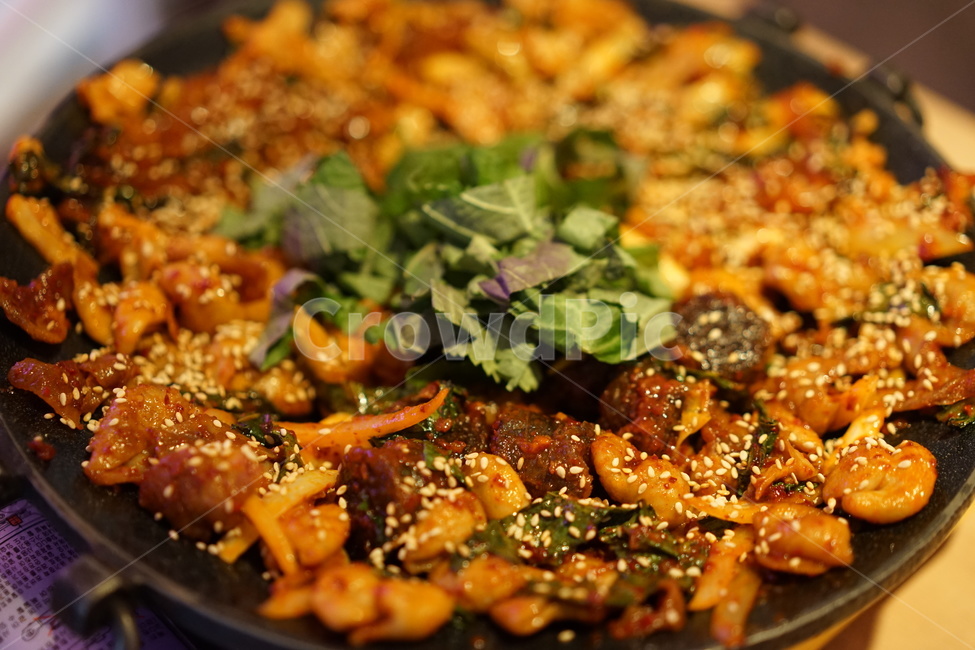 야식,순대곱창,불판,매운,양념,볶음요리,음식,곱창볶음,곱창,야채곱창,음식,식재료,요리,food,cook,meal,dishes,food reserves,한식,한국음식,한국요리,korean food,korean dishes,korean meal,korean cook