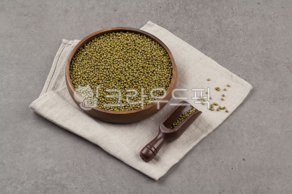 Bindaetteok,Grain,foodwind,health,pancake,multigrain,bowl,green gram,food,mungbean,plant,Spoon,mung bean pancake,spoon,grain,healthfood