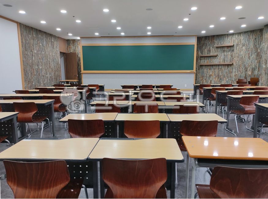강의실,교실,빈교실,빈강의실,책걸상,책상,의자,학원,학교,칠판,휴강,휴원