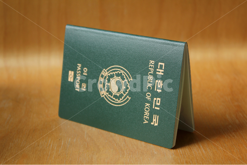 여권,한국여권,passport,대한민국여권,id,사물,물건,business,card,citizen,emigration,identification,identity,international,korea,pass,republicofkorea,security,wooden,여행,휴가,traveling,vacation,trip