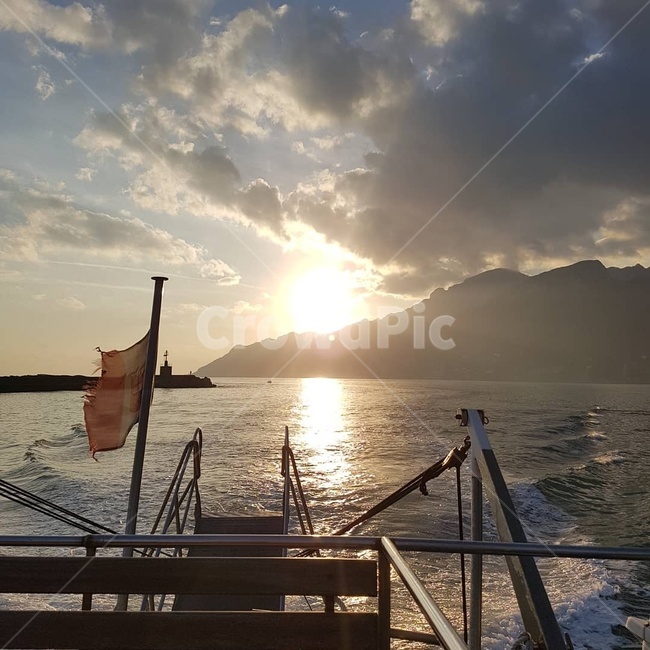 노을,구름,하늘,보트,배,깃발,햇빛,바다,산,풍경,sunset,cloud,boat,flag,sea,sun,sky,이탈리아남부,이탈리아