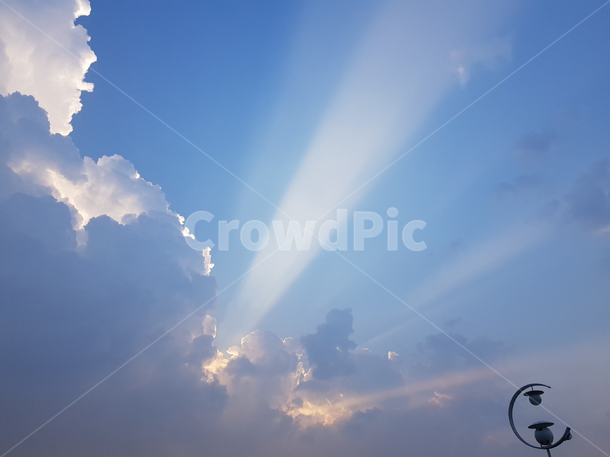 빛내림,햇빛,맑은,빛나다,하늘,구름,하늘색,빛오름,cloud,clear,suuny,light,skyblue,sunbeam,sunshine,shine,sparkle,twinkle,gleam