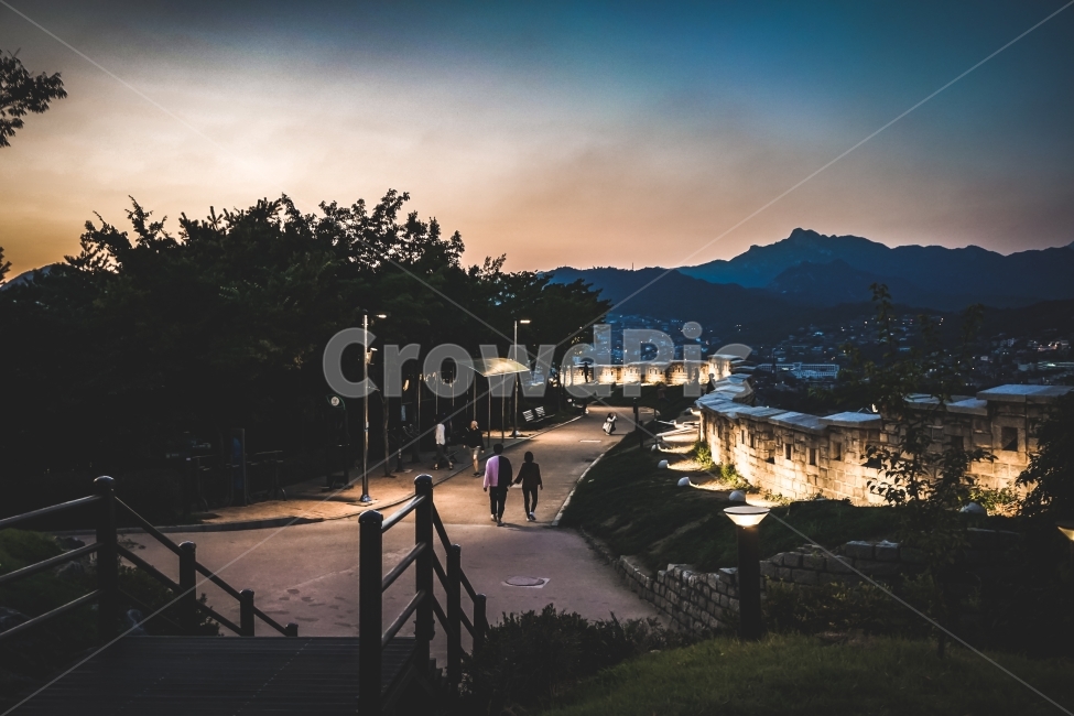 서울성곽,풍경,감성,혜화,분위기,낙산공원,야경,밤,풍경,nightscape,night,landscape,도시,city,한국도시풍경,한국도시경관,korea cityscape,한국전통,한국문화,korean traditional,korean culture,사람,인물,인간,human,person,연인,커플,사랑,lover,couple,감성,sensible,feeling,nature,자연