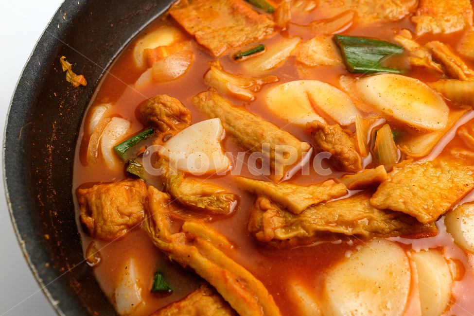 떡볶이,떡,양념,채소,매운,달콤한,간식,한국문화,한국음식,식품,음식,요리,맛있는,어묵,치즈,쌀,면,국물,빨간,음식,식재료,요리,food,cook,meal,dishes,food reserves