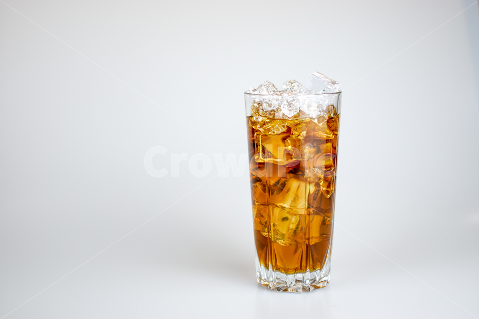 콜라,얼음,맥주,칵테일,소다,거품,컵,유리,갈색,시원함,시원,음식,위스키,럼주,음료수,drink,beverage