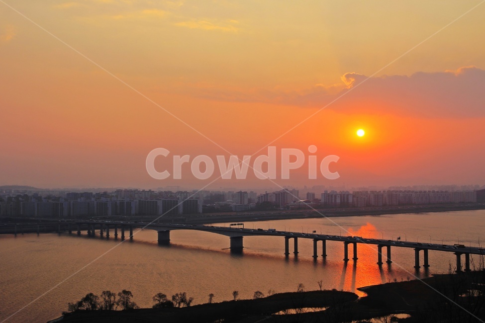 산책로,노을,붉은노을,sunset,trail,park,공원,겨울,한강,다리,bridge,도시,풍경,city,landscape,한국도시풍경,한국도시경관,korea cityscape,nature,자연,outdoors,옥외,일몰,dawn,새벽,red sky,붉은 하늘,dusk,황혼,sky,하늘