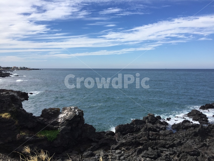 바다,sea,water,물,ocean,대양,promontory,곶,outdoors,옥외,land,자연,nature,shoreline,해안선,바위,구름,하늘