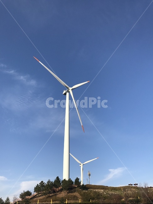 풍력발전기,파란하늘,bluesky,발전기,sky,풍경,평화로움,푸른빛,파란,산업,industry,industrial,에너지산업,energy industry,machine,기계,motor,모터,engine,엔진