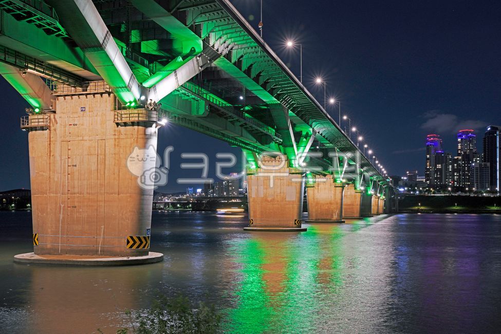 Cheongdam Bridge,Hangang Bridge,Hangang,double-decker bridge,lighting,reflection,Hangang night view,night view