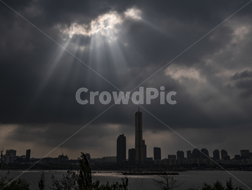 여의도,빛내림,63빌딩,여의도고수부지,먹구름,한줄기빛,서광,sunlight,햇빛,한강,실루엣,silhouette,flare,플레어,light,빛