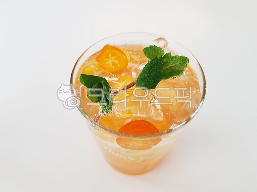 오렌지음료,금귤음로,오렌지에이드,청량음료,여름음료,에이드,디저트,카페,오렌지