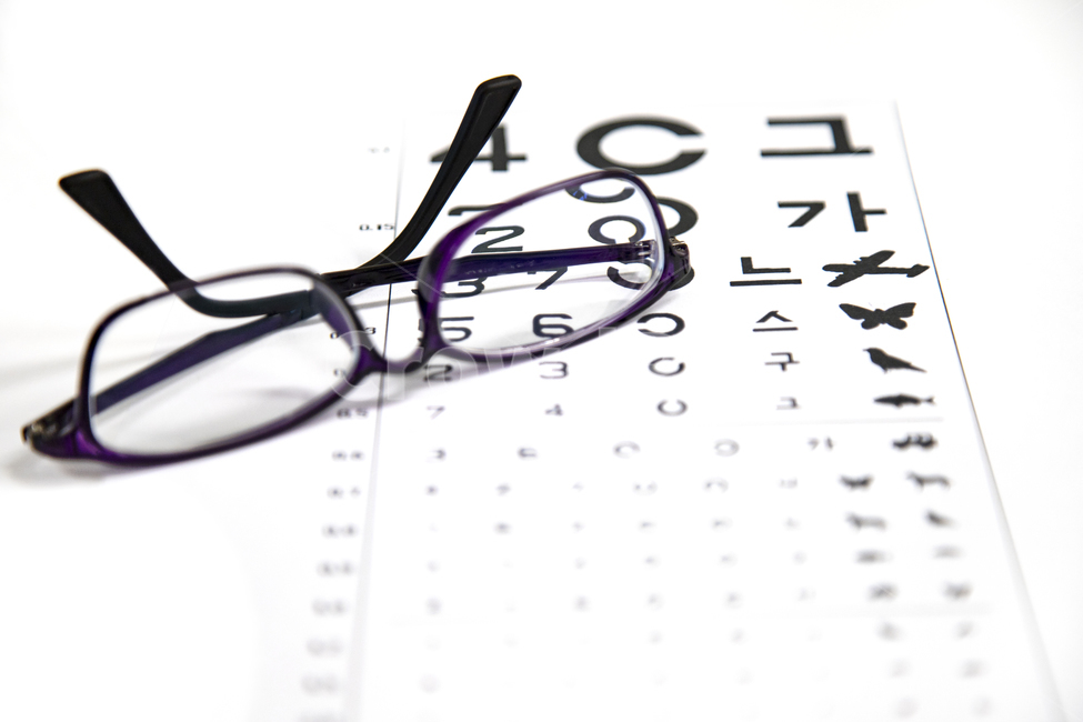 treatment,medical,eye test chart,concept,vision measurement,eye measurement chart,eyeglass frame,ophthalmological examination,life,glasses,examination,ophthalmology,optometry,hospital,optical shop,Korea,Concept,ophthalmological care,vision test,prescripti
