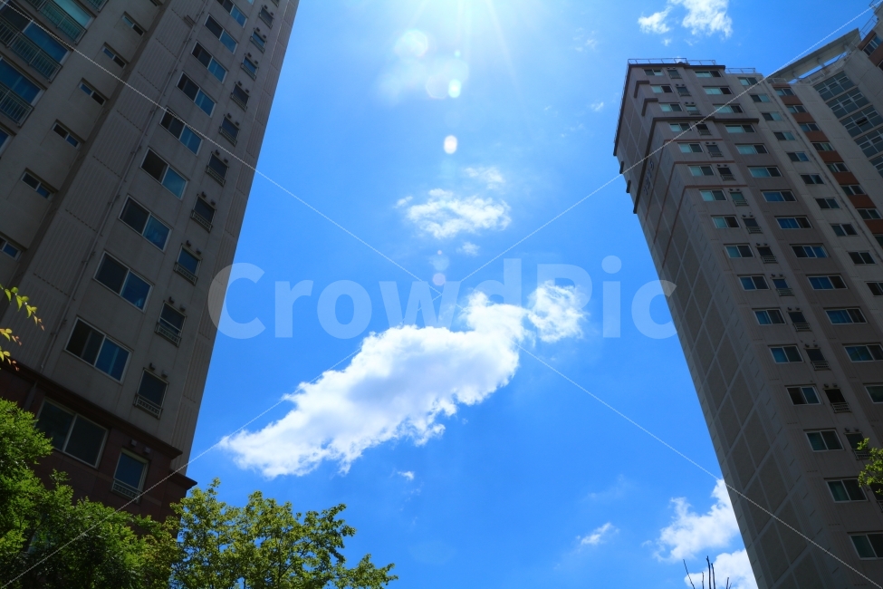 	하늘,구름,풍경사진,sky,아파트,집,여름,청량,태양,태양빛,시원한,뜨거운,파랑,남양주시,진접읍,도시,풍경,city,landscape,building,건물,office building,사무실 건물