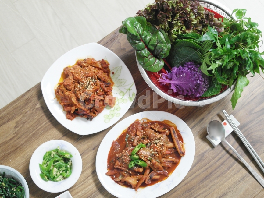 집밥,쌈채소,한끼식사,식사,밥,제육볶음,오징어볶음,음식,식재료,요리,food,cook,meal,dishes,food reserves,한식,한국음식,한국요리,korean food,korean dishes,korean meal,korean cook