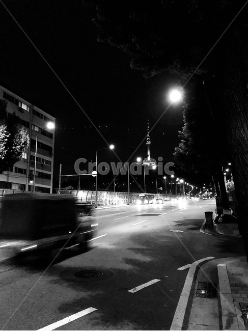 흑백,속도,잔상,도로,이태원,자동차,도시,풍경,city,landscape,한국도시풍경,한국도시경관,korea cityscape,랜드마크,landmark,tourist attraction,한국랜드마크,한국관광지,한국명소,korea landmark,korea tourist attraction,흑백,모노톤,monochrome,black and white,road,asphalt,아스팔트,intersection,교차로
