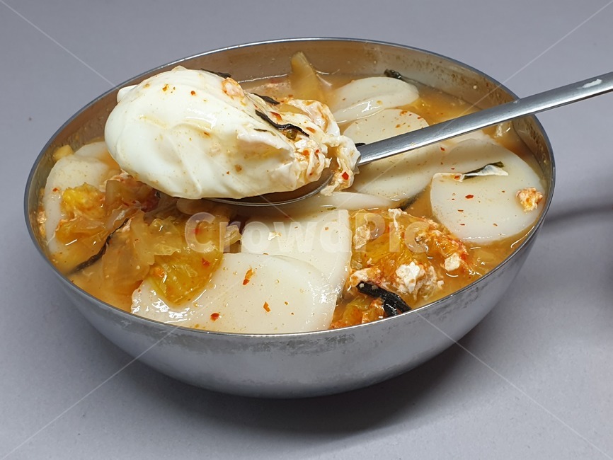 떡국,끼니,한끼,한그릇,요리,조리,메뉴,한국요리,전통요리,명절요리,koreafood,그릇,스댕그릇,meal,dish,사물,오브젝트,object,음식,tteokguk,ricecakesoup,레시피,맛있는,recipe,국물,김치,떡,cook,식기,bowl,식사,한국음식,명절음식,전통음식