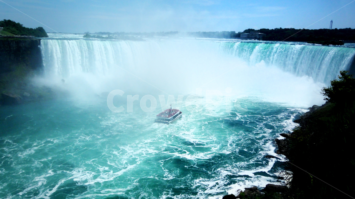 outdoors,옥외,river,강,water,물,nature,자연,waterfall,vehicle,차량,transportation,교통,boat,보트,나이아가라,나이아가라폭포,폭포,wave,파도,파랑,blue,cool