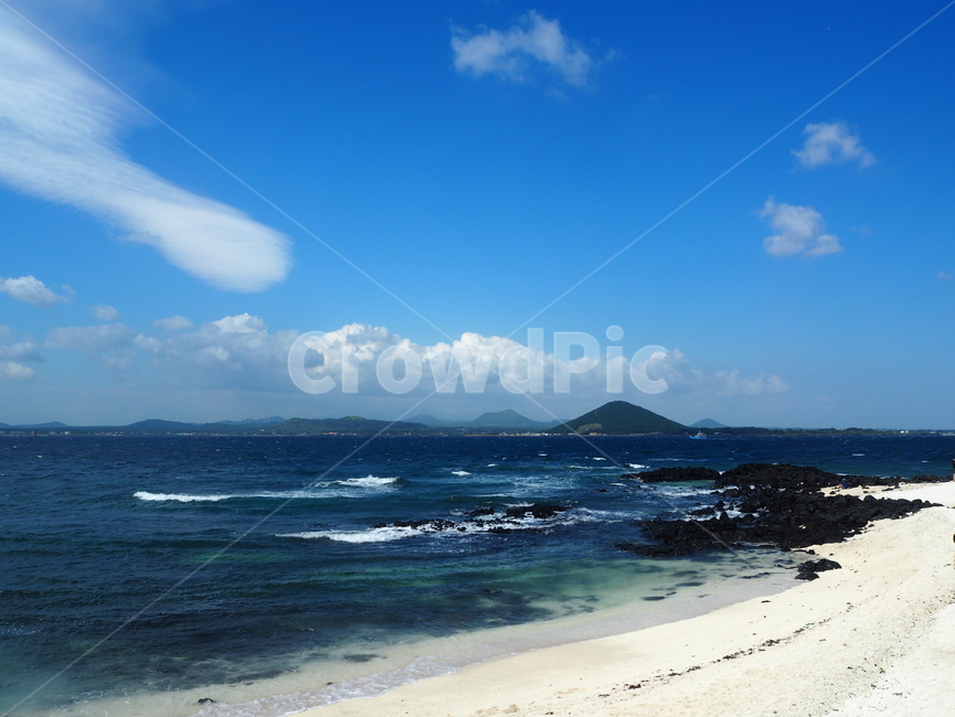 제주도,우도,파란색,백사장,하늘,자연,풍경,nature,landscape,한국자연풍경,한국자연경관,korea nature landscape,해변,바다,beach,sea,제주도,jeju,jeju island,land,땅,outdoors,옥외,water,물,shoreline,해안선,ocean,대양,promontory,곶