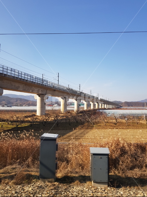 road,도로,고속도로,철길,하늘,들판,갈대