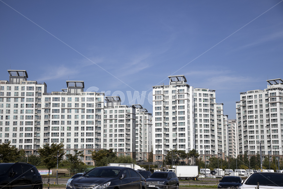 빌딩,건물,아파트,맨션,고층아파트,도시풍경,도시경관,도시,시티,단지,고층빌딩,고층건물,거리,거리풍경,시가지,주택,주택가,주택지,주거,부동산,아파트단지,하늘,푸른하늘,파란하늘,맑음,맑은날씨,쾌청,화창,맑은하늘,건축물,시설,블루,파랑,청색,풍경,경치,창문,산업,도로,배경,자동차,주차장,차량,주차,가로수,도시,풍경,city,landscape,한국도시풍경,한국도시경관,korea cityscape