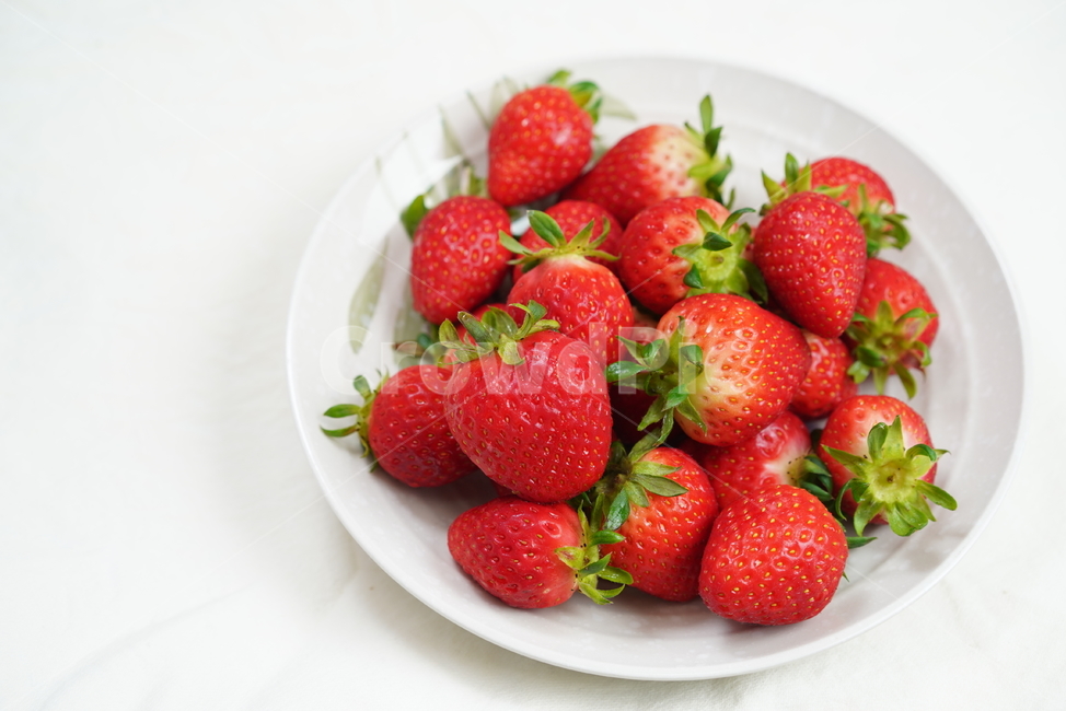 딸기,과일,음식,먹거리,후식,비타민,빨강,색감,red,food,strawberry,fruit,음식,식재료,요리,food,cook,meal,dishes,food reserves,과일,열매,fruit
